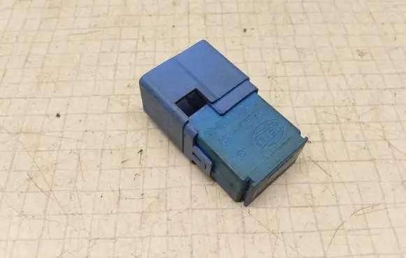Nissan Almera N16 Combustion relay 252309F920 4RA00781303