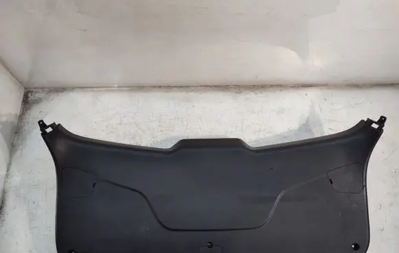Tailgate trim