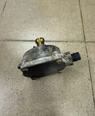 BMW 3 E90 E91 Vacuum pump 7791232 700437012