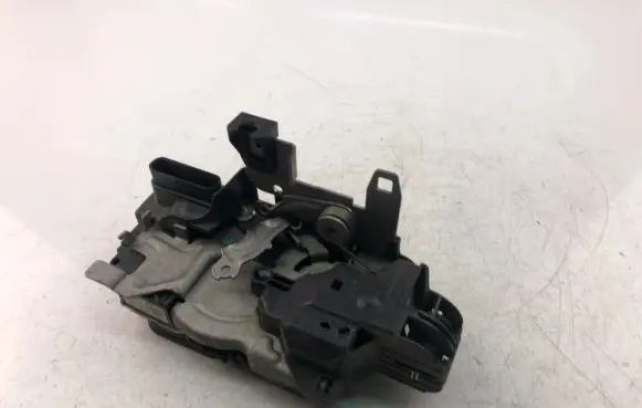 Volvo S90, V90 Coupe door lock (next to the handle) 31462456
