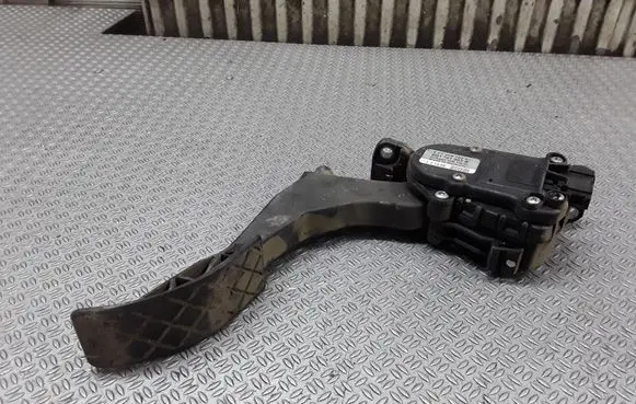 Volkswagen Polo IV 9N3 Accelerator throttle pedal 6Q1721503B