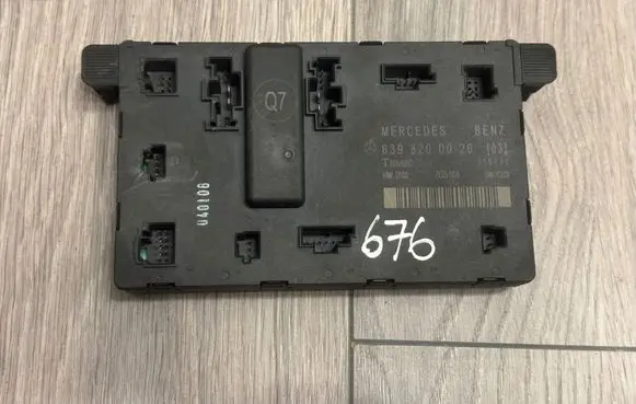 Mercedes-Benz Vito Viano W639 Door control unit/module 6398200026