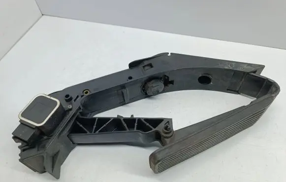 Mercedes-Benz S W220 Accelerator throttle pedal A2203000004 2203000004