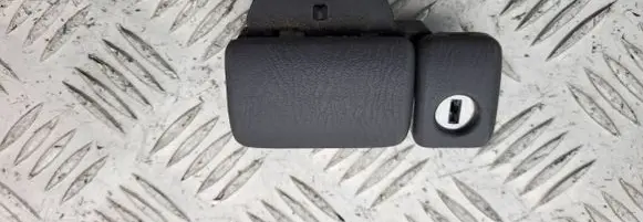 Suzuki Grand Vitara I Glove box handle 