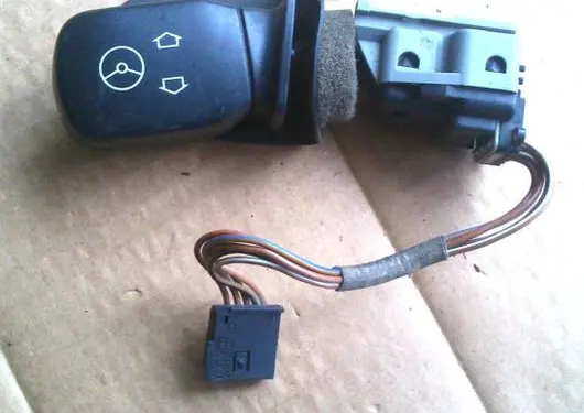 BMW 7 E38 Steering wheel adjustment handle/lever 8365304