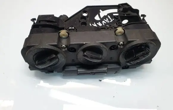 Volkswagen Touran I Climate control unit