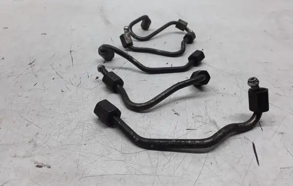 Fuel injector supply line/pipe
