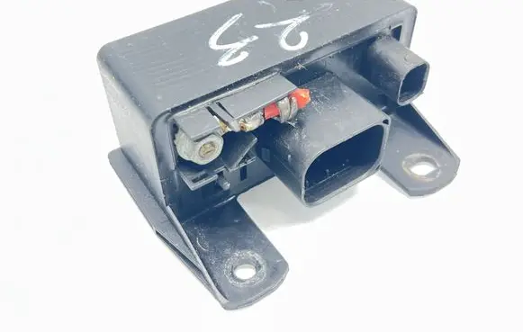 Mercedes-Benz E W211 Glow plug pre-heat relay 0285454032