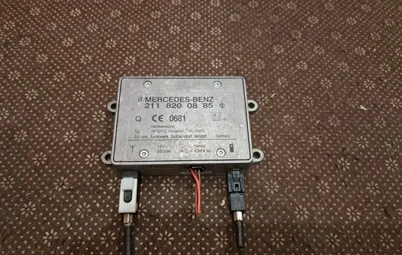 Mercedes-Benz E W211 Bluetooth antenna 2118200885 09702112 MC3000DC