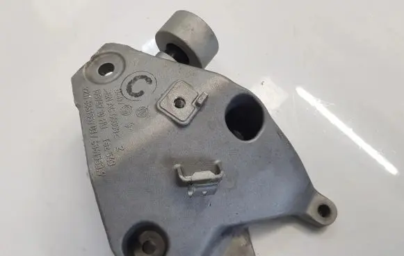 BMW 7 G11 G12 Engine mount bracket