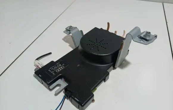 Audi A3 S3 8P Aerial antenna amplifier 8P4035225D 7617310103