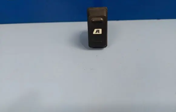 Citroen Xsara Picasso Electric window control switch 22681