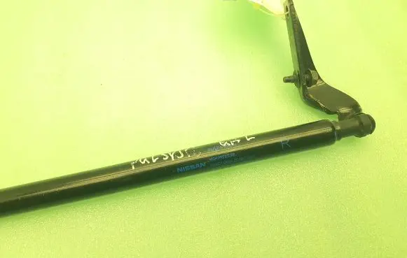Nissan Pulsar Tailgate strut 904503ZL0A