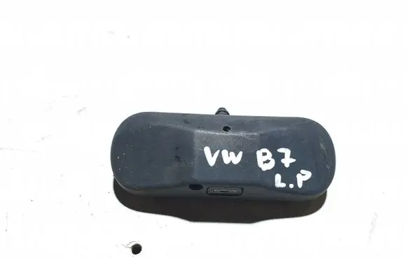 Volkswagen PASSAT B7 Windshield washer spray nozzle 5M0955986C