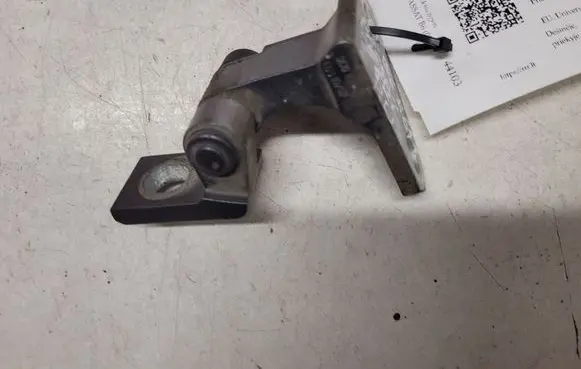 Volkswagen PASSAT B6 Front door upper hinge