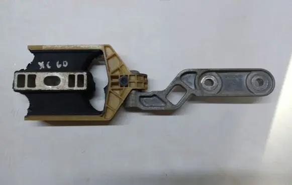Volvo XC60 Gearbox mounting bracket 