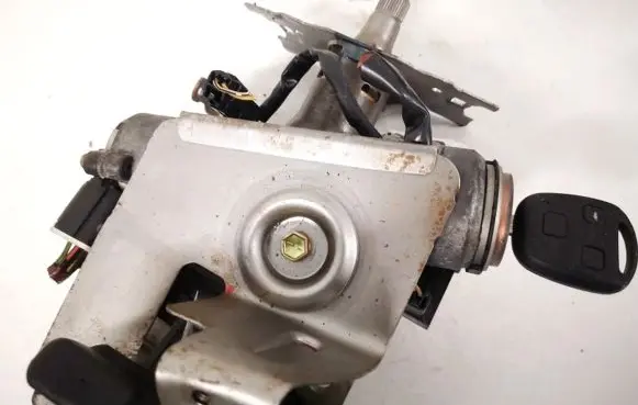 Toyota Avensis T250 Ignition lock 736661a 736-661-a