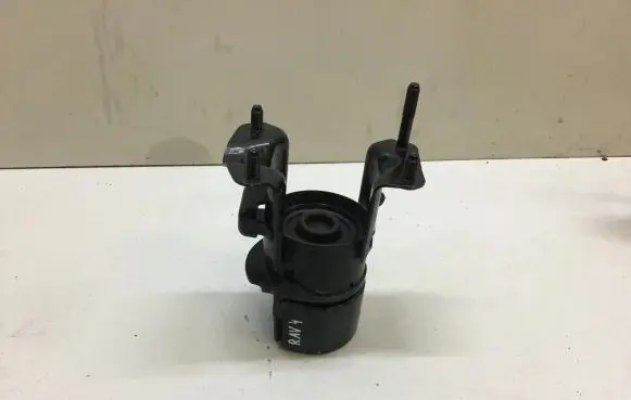 Toyota RAV 4 (XA50) Engine mount bracket