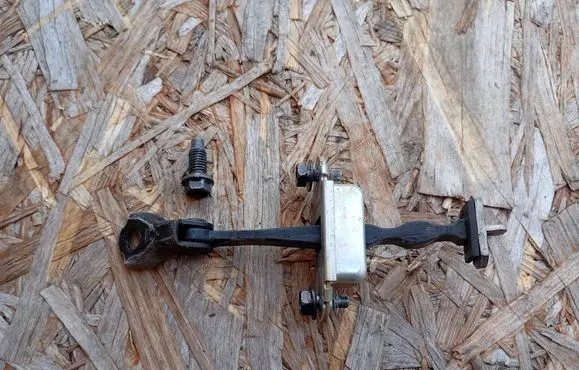 Renault Koleos I Front door check strap stopper