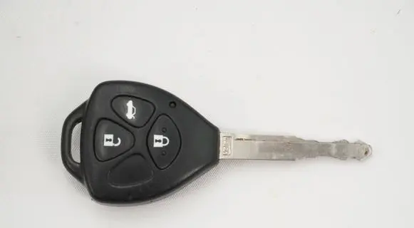 Toyota Avensis T270 Ignition key/card 8907105020