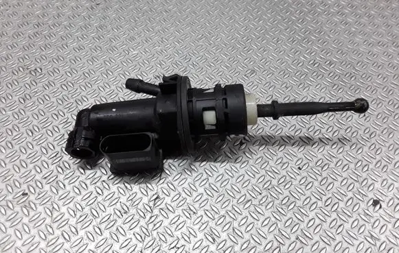 Volkswagen PASSAT B6 Clutch master cylinder 3C0721388A