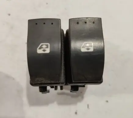 Renault Laguna II Electric window control switch 015090B