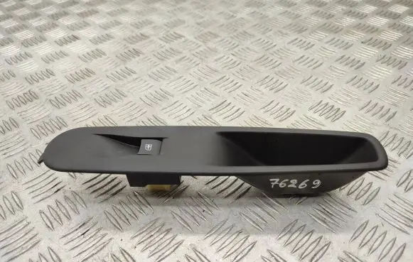 Renault Zoe Electric window control switch 829506827R
