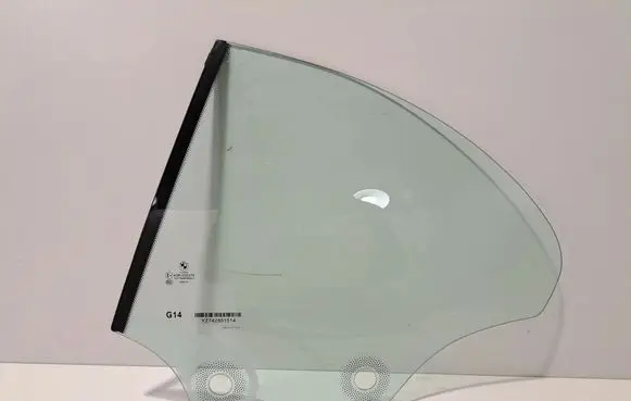 BMW 8 G14 Rear vent window glass 7428515