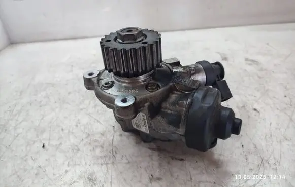 Audi A4 S4 B9 Fuel injection high pressure pump 04L130755E