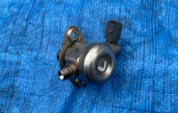 BMW 7 F01 F02 F03 F04 Fuel injection high pressure pump 7595339