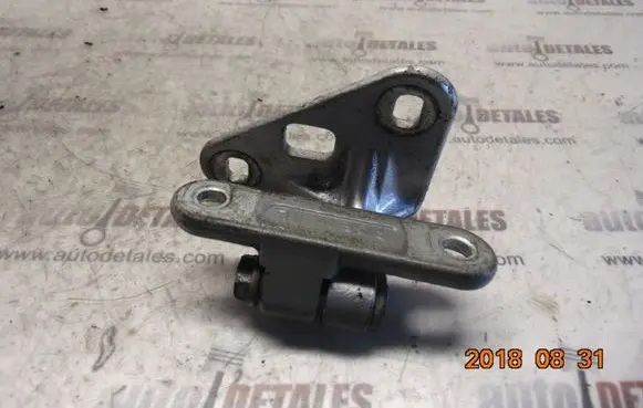 Mercedes-Benz E W211 Front door lower hinge 