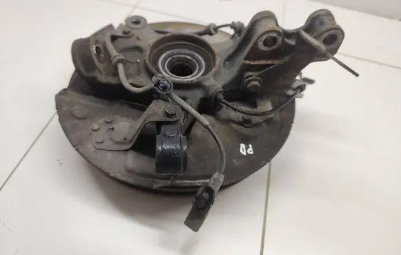 Front wheel hub