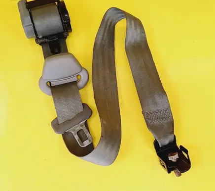 Rear seatbelt