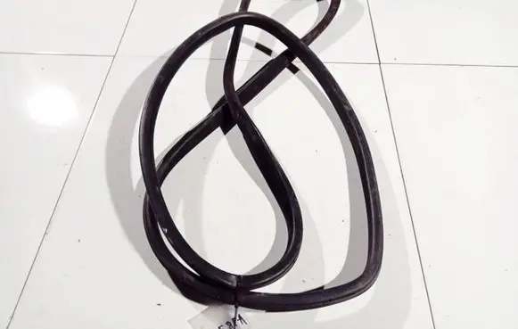 Volvo XC90 Rubber seal front coupe door 
