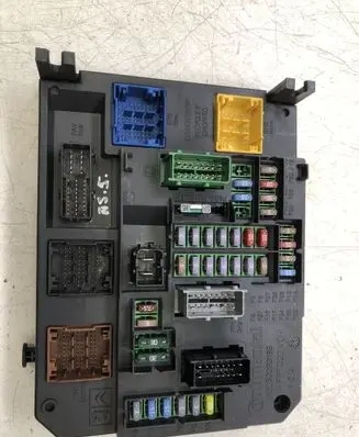 Citroen DS5 Fuse module 9664992380 BSIQ0500