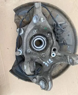 Mercedes-Benz E W212 Rear wheel hub 2123500141 2123502108 A2123502108
