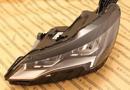 Peugeot 3008 II Headlight/headlamp 89914773