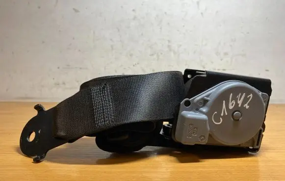 BMW X6 E71 Front seatbelt S2716104209K C1642