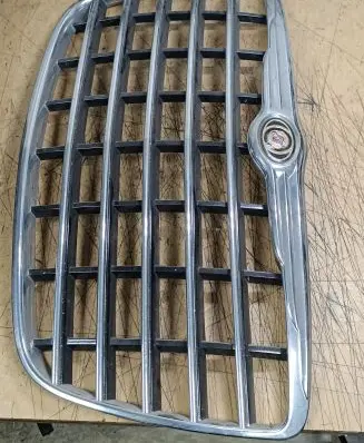 Chrysler 300 - 300C Front bumper upper radiator grill 04805929AA 62502 04805928AA