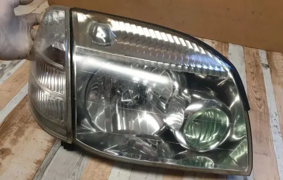 Nissan X-Trail T30 Headlight/headlamp E137511