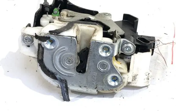 Peugeot 4007 Front door lock