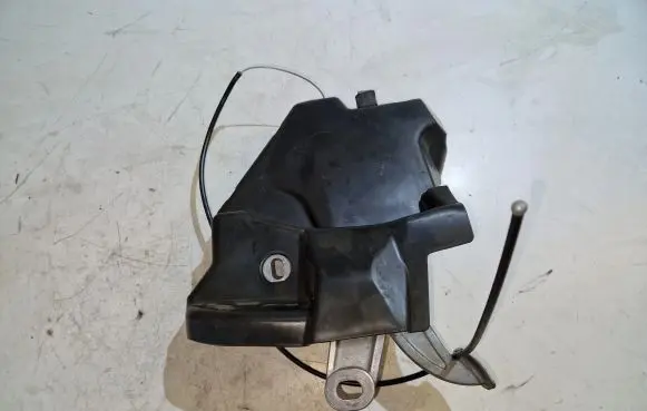 Mercedes-Benz E W212 Hand brake release handle 2114270036