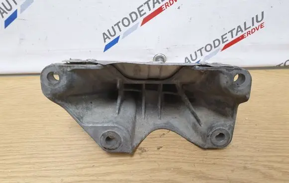 BMW 5 F10 F11 Engine mounting bracket 8777628