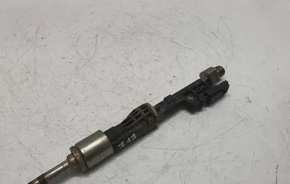 BMW X5 E70 Fuel injector 7568607 13537568607