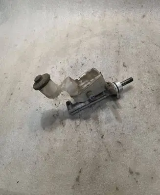 Toyota RAV 4 (XA20) Master brake cylinder 