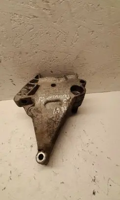 Skoda Octavia Mk2 (1Z) Engine mounting bracket 03G199207G