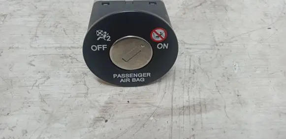 KIA Sportage Passenger airbag on/off switch 