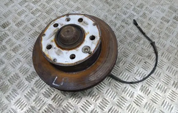 Mercedes-Benz Sprinter W901 W902 W903 W904 Front wheel hub spindle knuckle