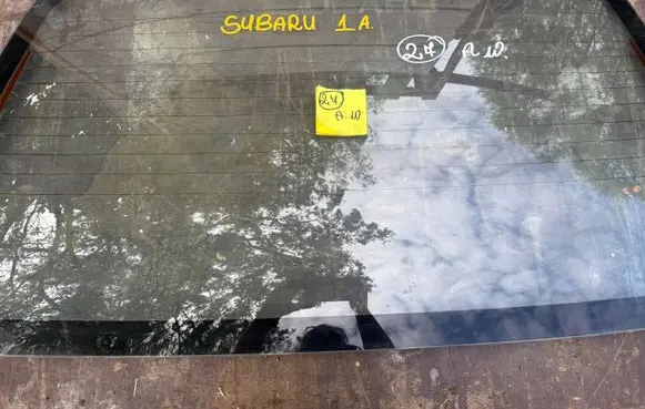 Subaru Legacy Opening tailgate glass 89865656