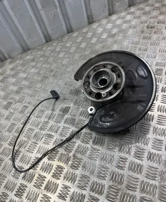 Mercedes-Benz C W205 Rear wheel hub 